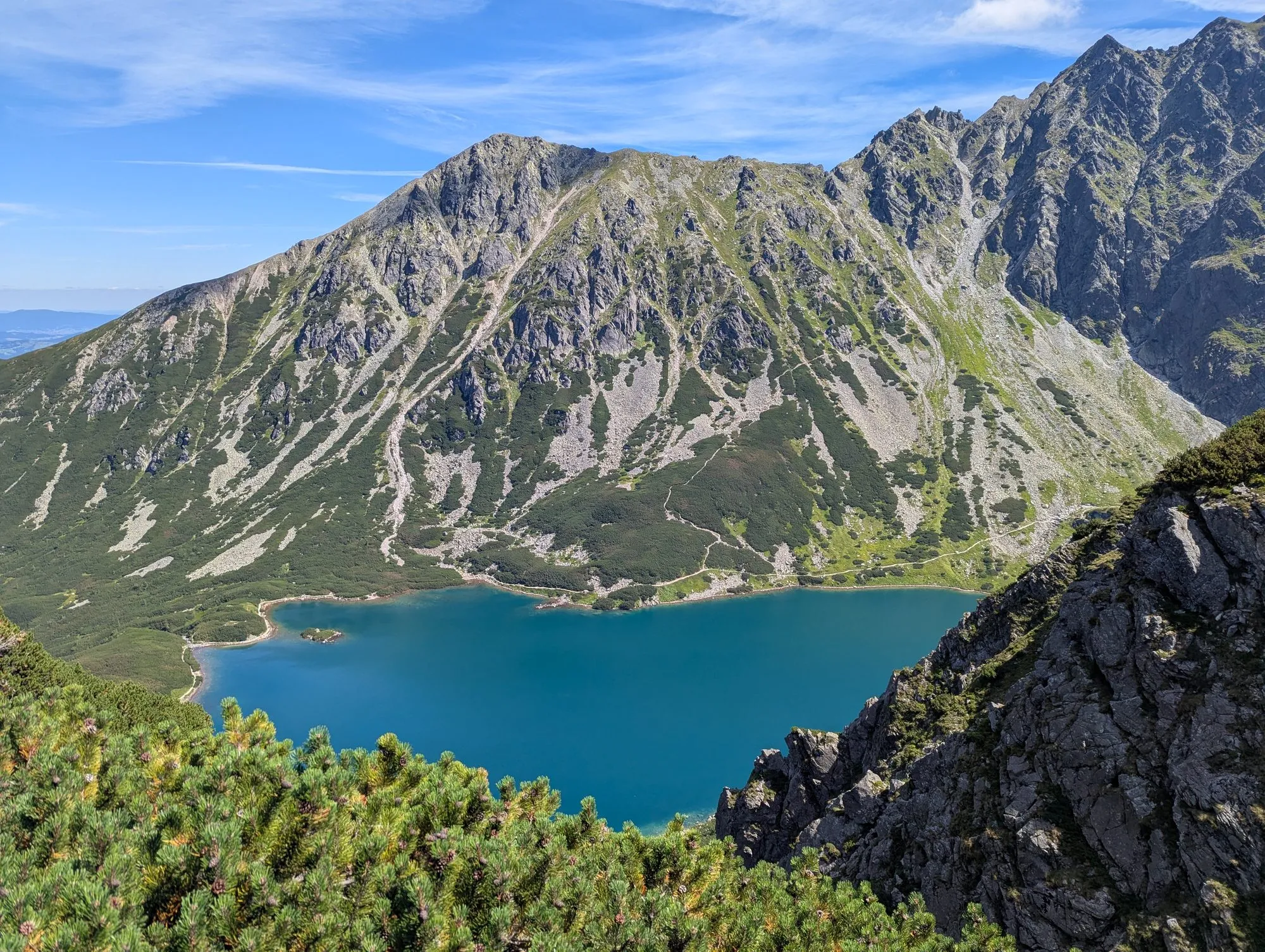 Czarny Staw Gąsienicowy widziany z Karbu, sierpień 2026