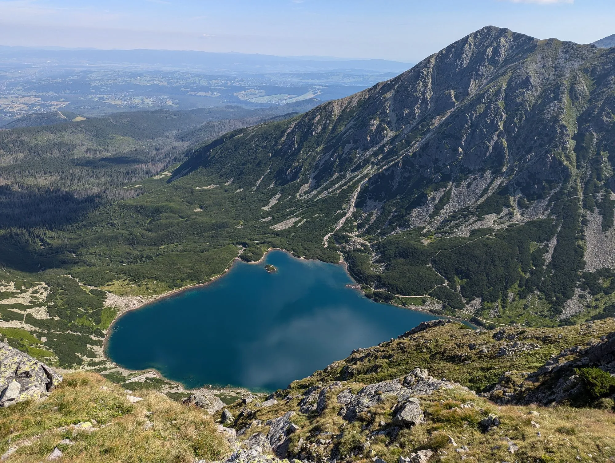 Czarny Staw Gąsienicowy ze stoku Kościelca, lipiec 2024