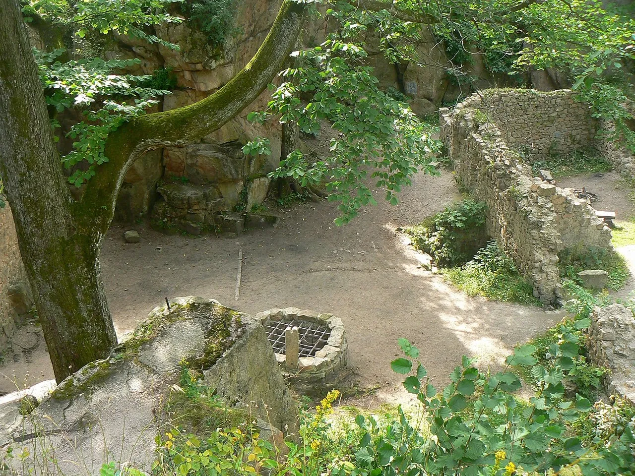 Dziedziniec zamku górnego