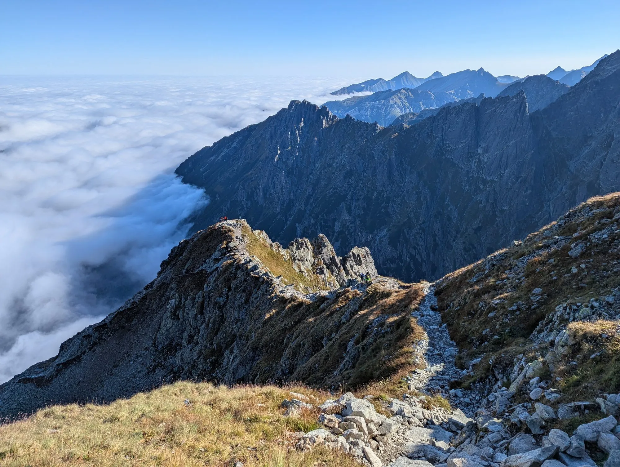 Ścieżka na grzbiecie Kazalnicy Mięguszowieckiej