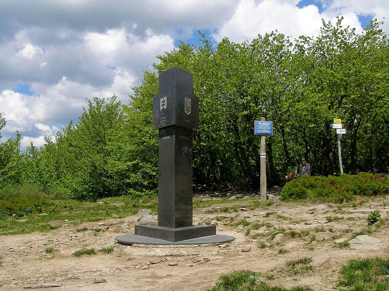 Obelisk na Krzemieńcu, w miejscu styku granic Polski, Ukrainy i Słowacji
