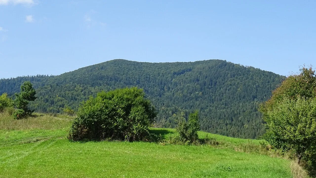 Luboń Wielki widziany z Raby Niżnej