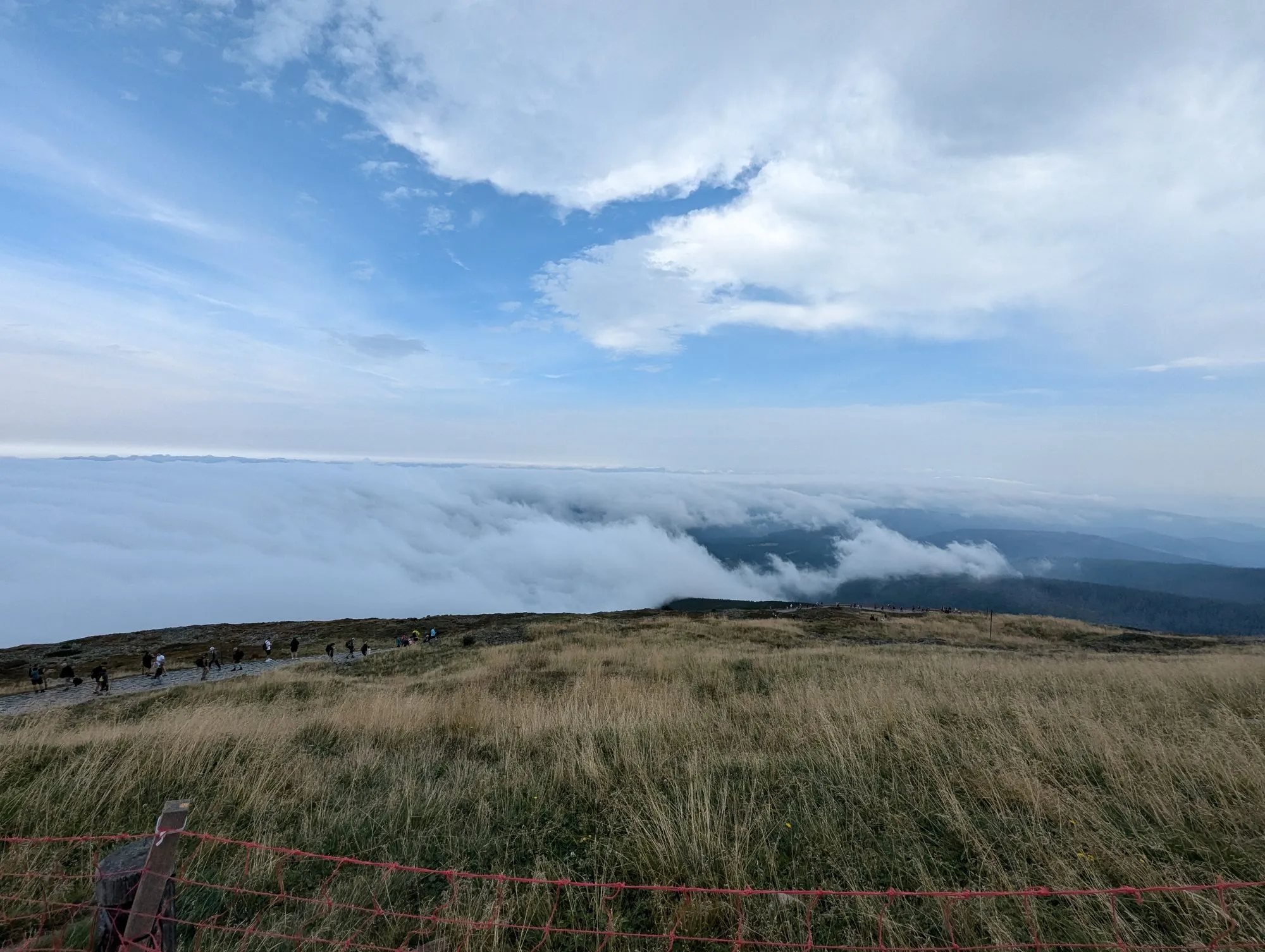 Morze chmur widziane ze Śnieżki, sierpień 2024
