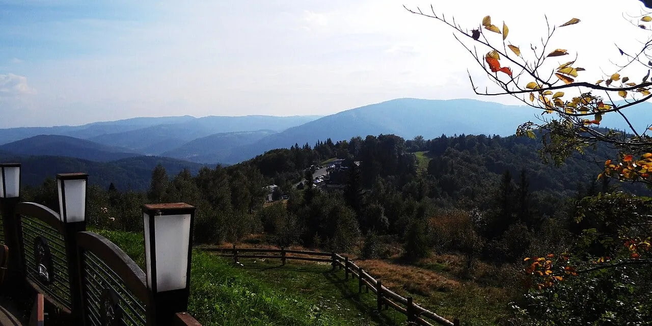 Panorama z tarasu przed karczmą na Równicy, wrzesień 2014