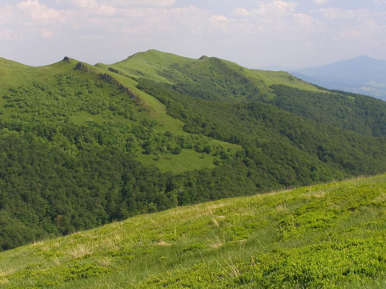 Rozsypaniec widziany ze szlaku od zachodu