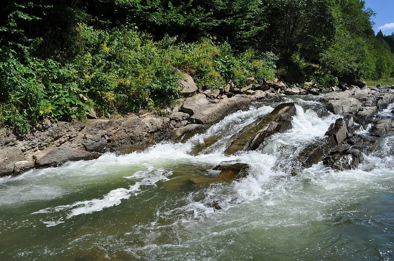 Progi skalne na Wetlinie w rezerwacie Sine Wiry