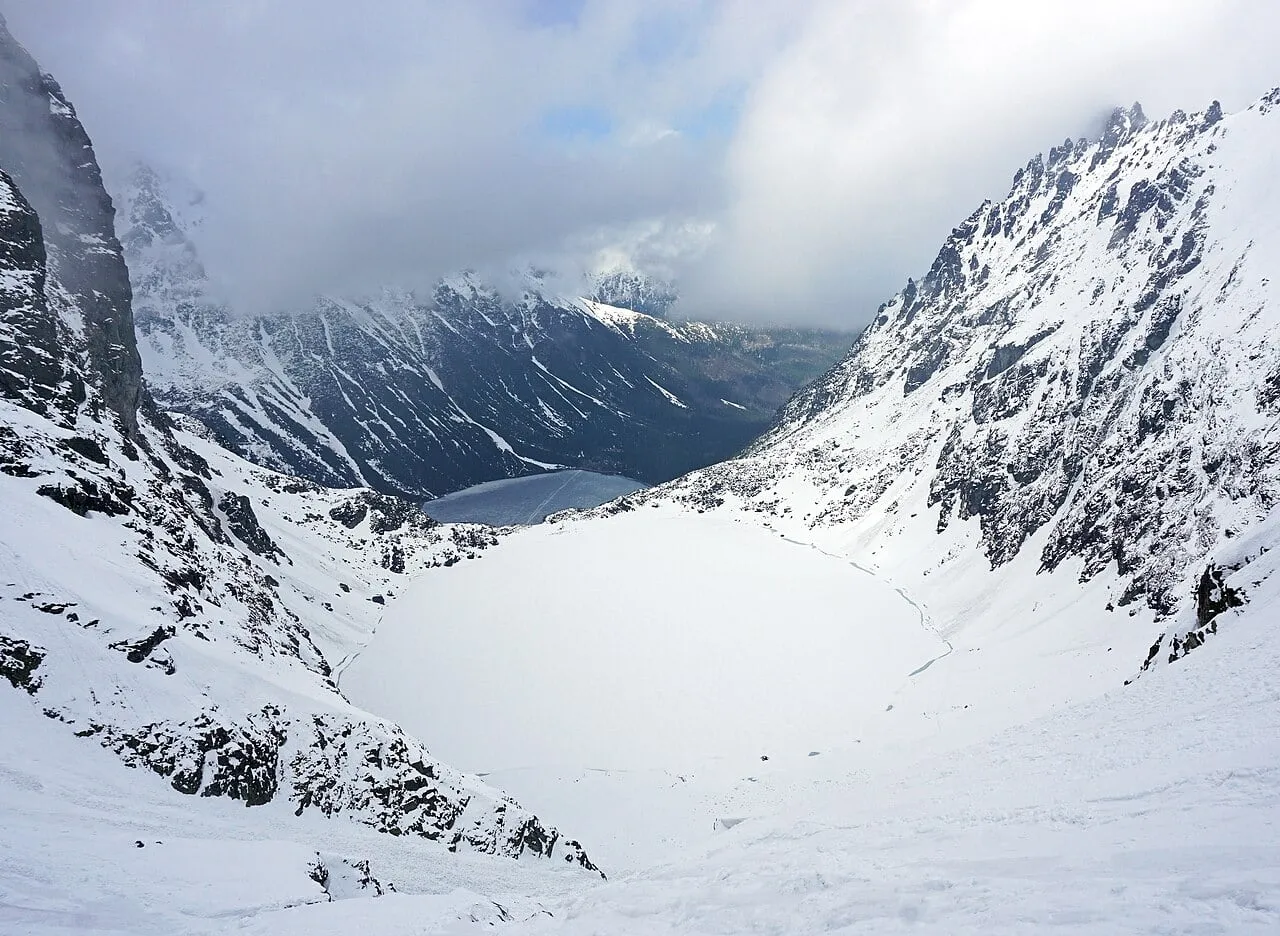 Morskie Oko i Czarny Staw pod Rysami widziane ze szlaku na Rysy