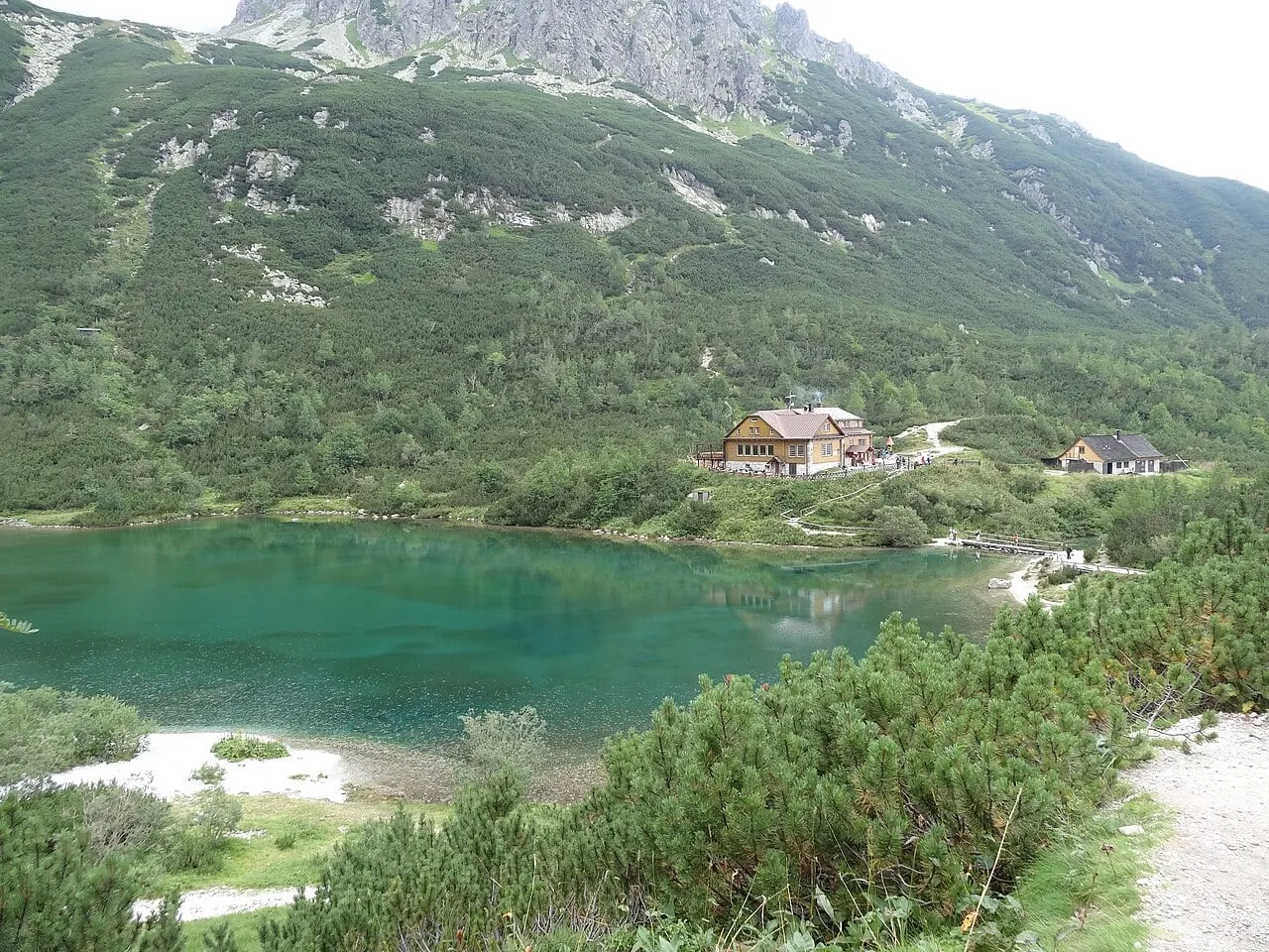 Zielony Staw Kieżmarski i Schronisko nad Zielonym Stawem